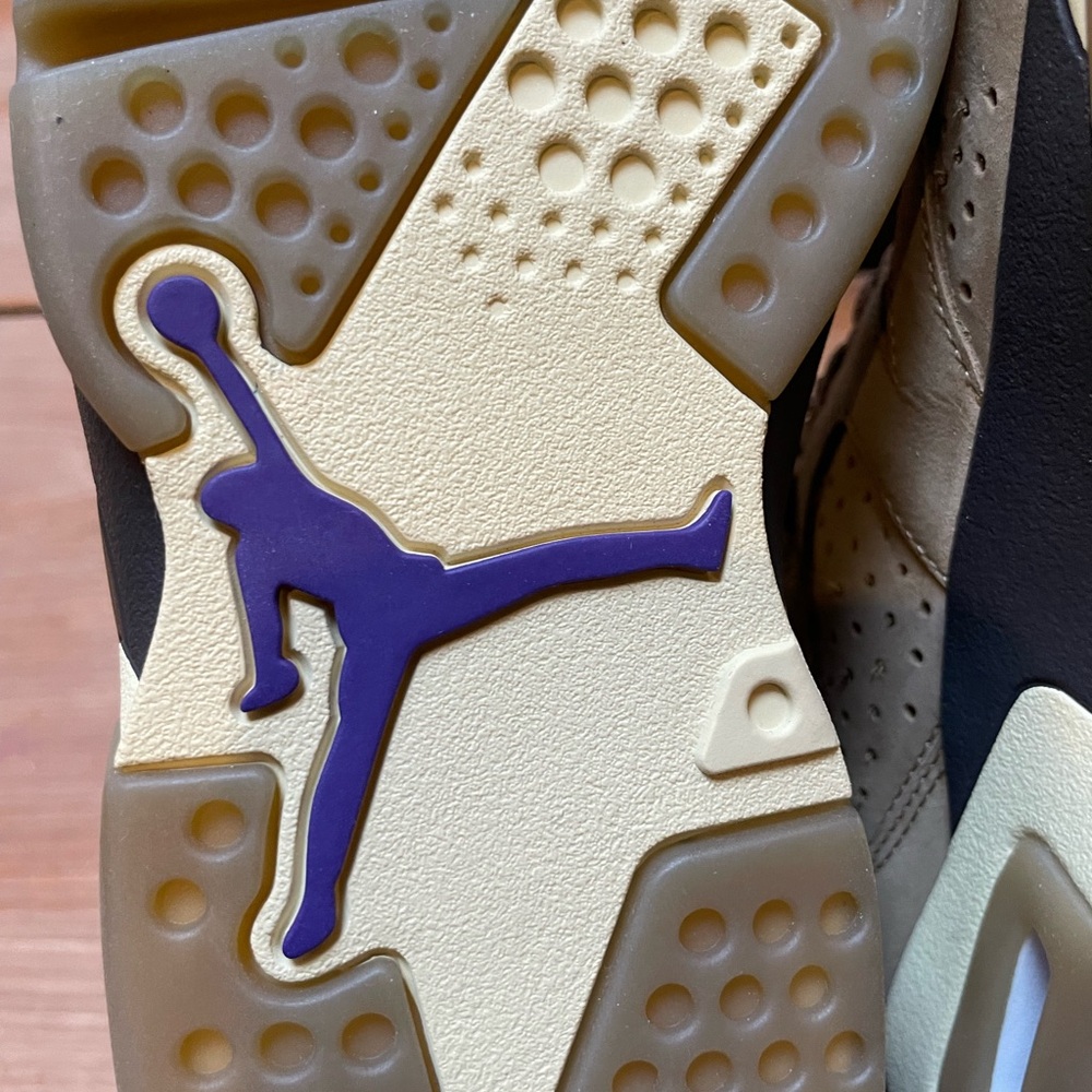 NEW IN BOX JORDAN WOMEN'S 6 RETRO GTX BROWN KELP / TEAM GOLD - SHADOW BROWN - Picture 15 of 16